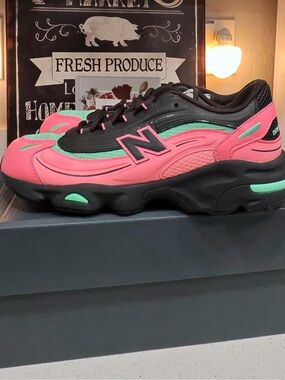 New Balance Women's Pink and Mint - Size 7